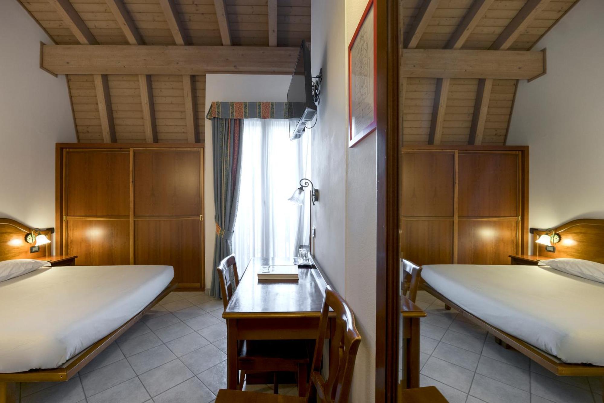 Hotel Ungheria Varese 1946 Extérieur photo