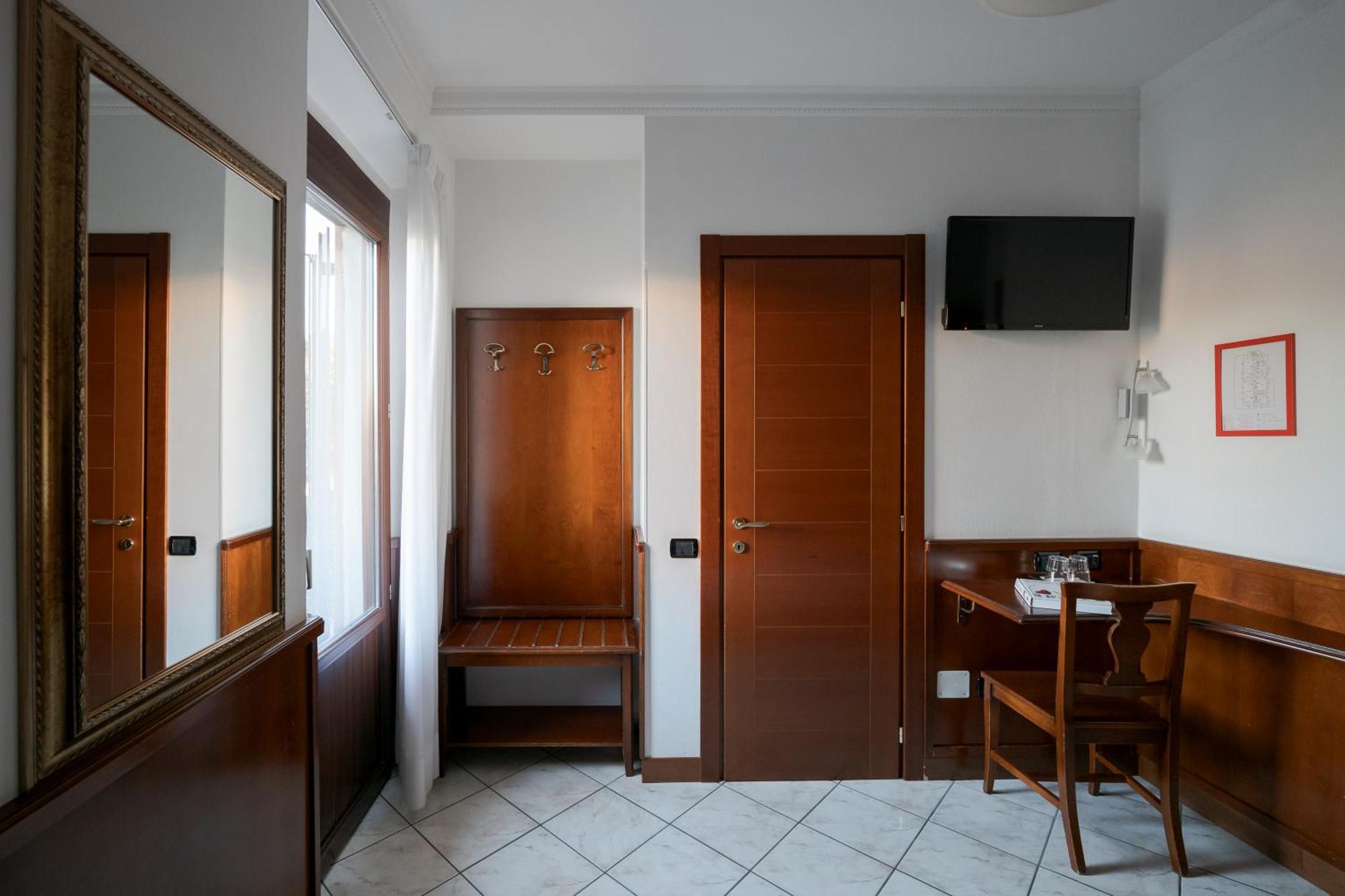 Hotel Ungheria Varese 1946 Extérieur photo