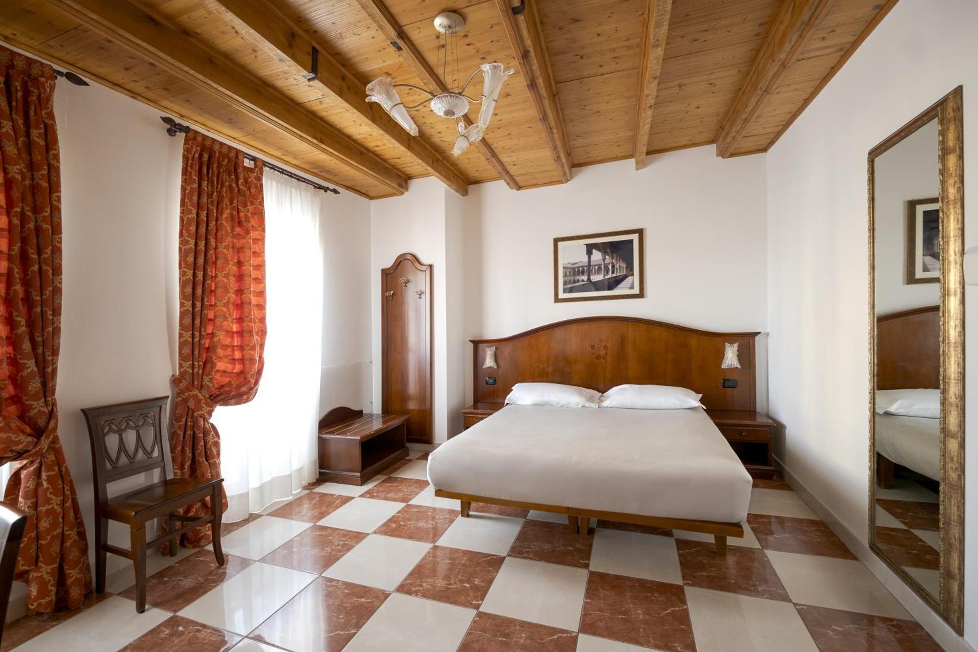 Hotel Ungheria Varese 1946 Extérieur photo
