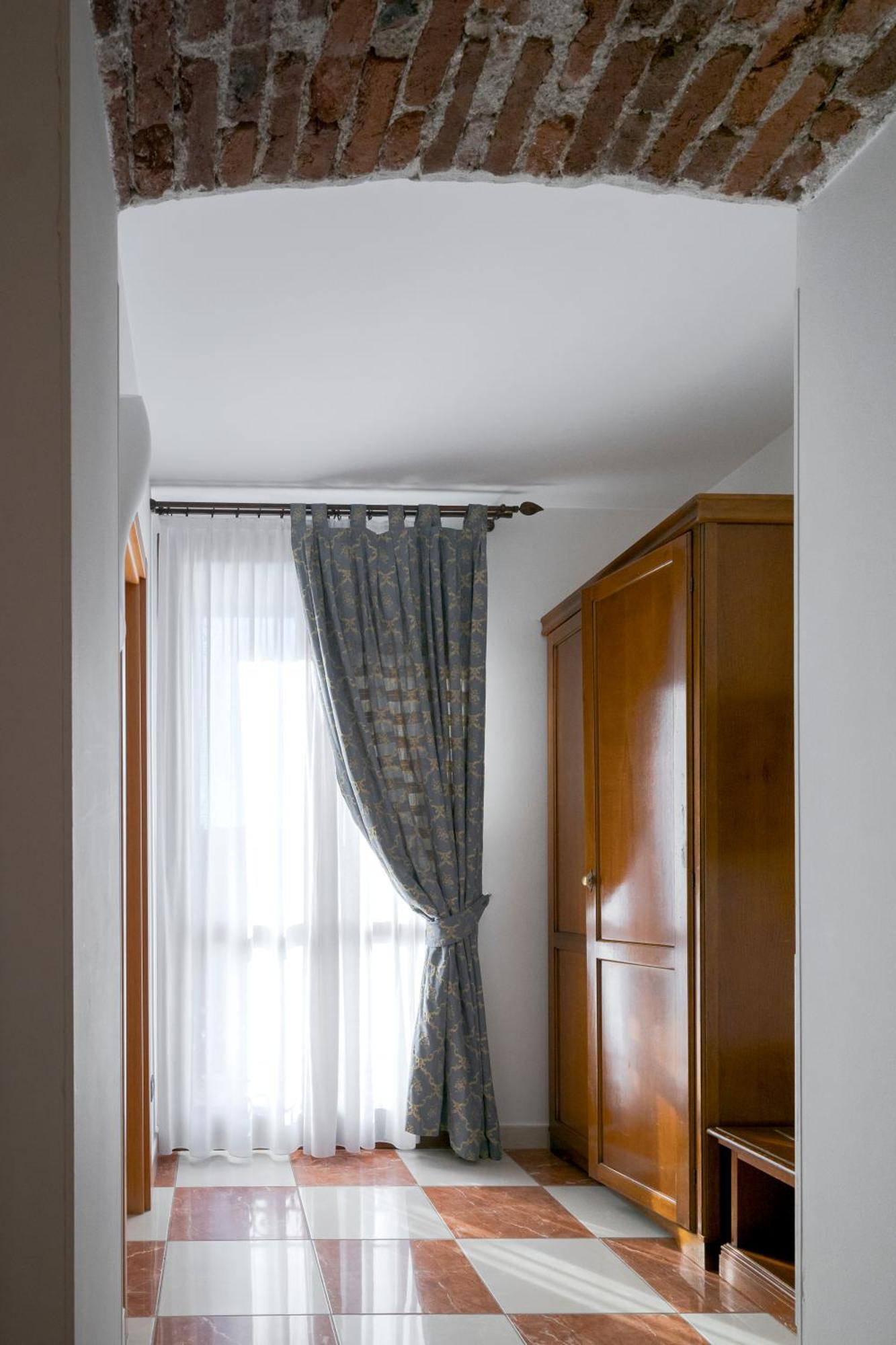Hotel Ungheria Varese 1946 Extérieur photo
